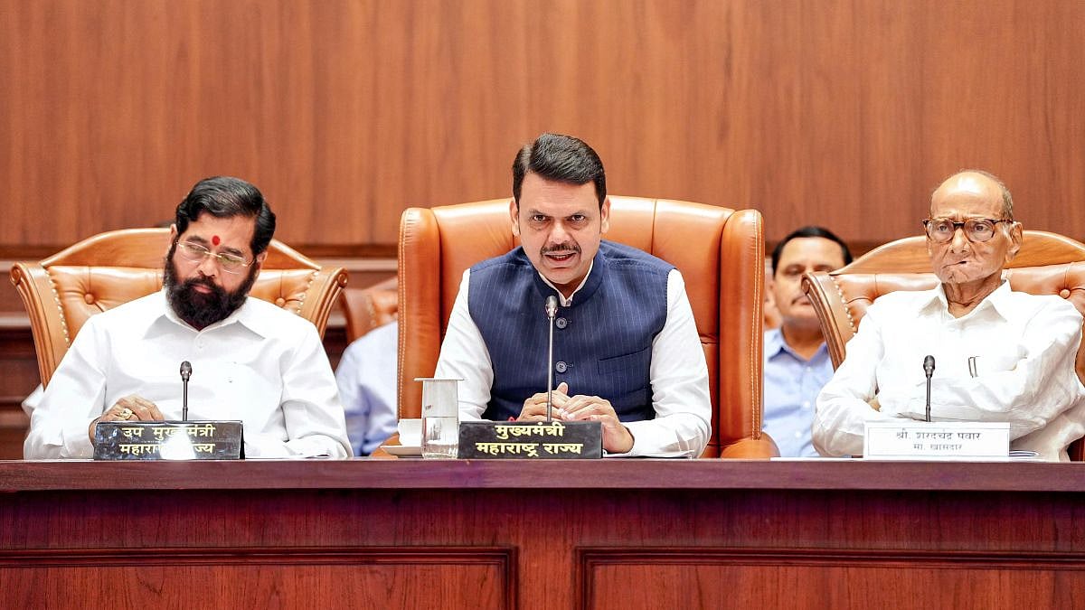 Fadnavis Reviews Strategy For Maharashtra-Karnataka Border Dispute