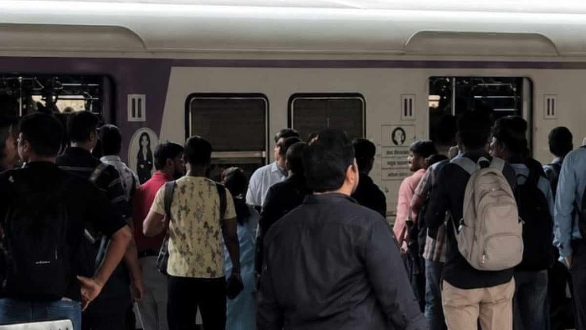 Snake Sighting Halts Mumbai Local Train at Thane