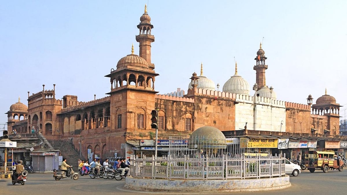 Bhopal Reviews Moti Masjid Barricades