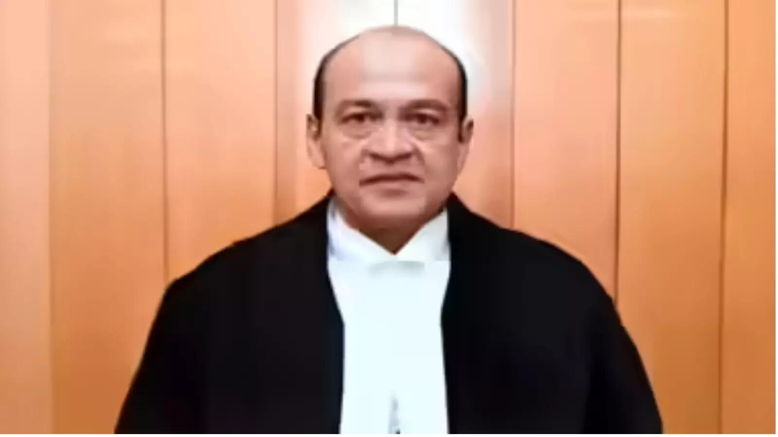 Top Lawyers Demand Reform After Judge Cash Row