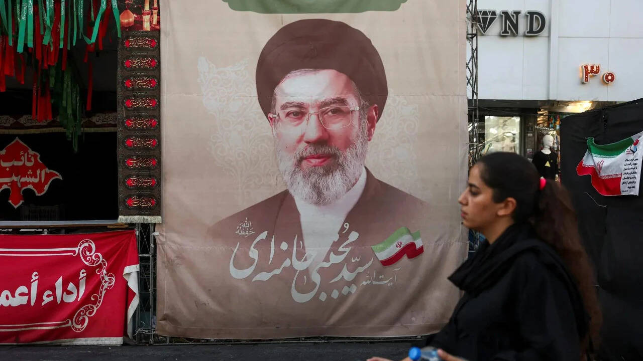 Khamenei Urges Gulf Rulers to Unite Against Common Enemy