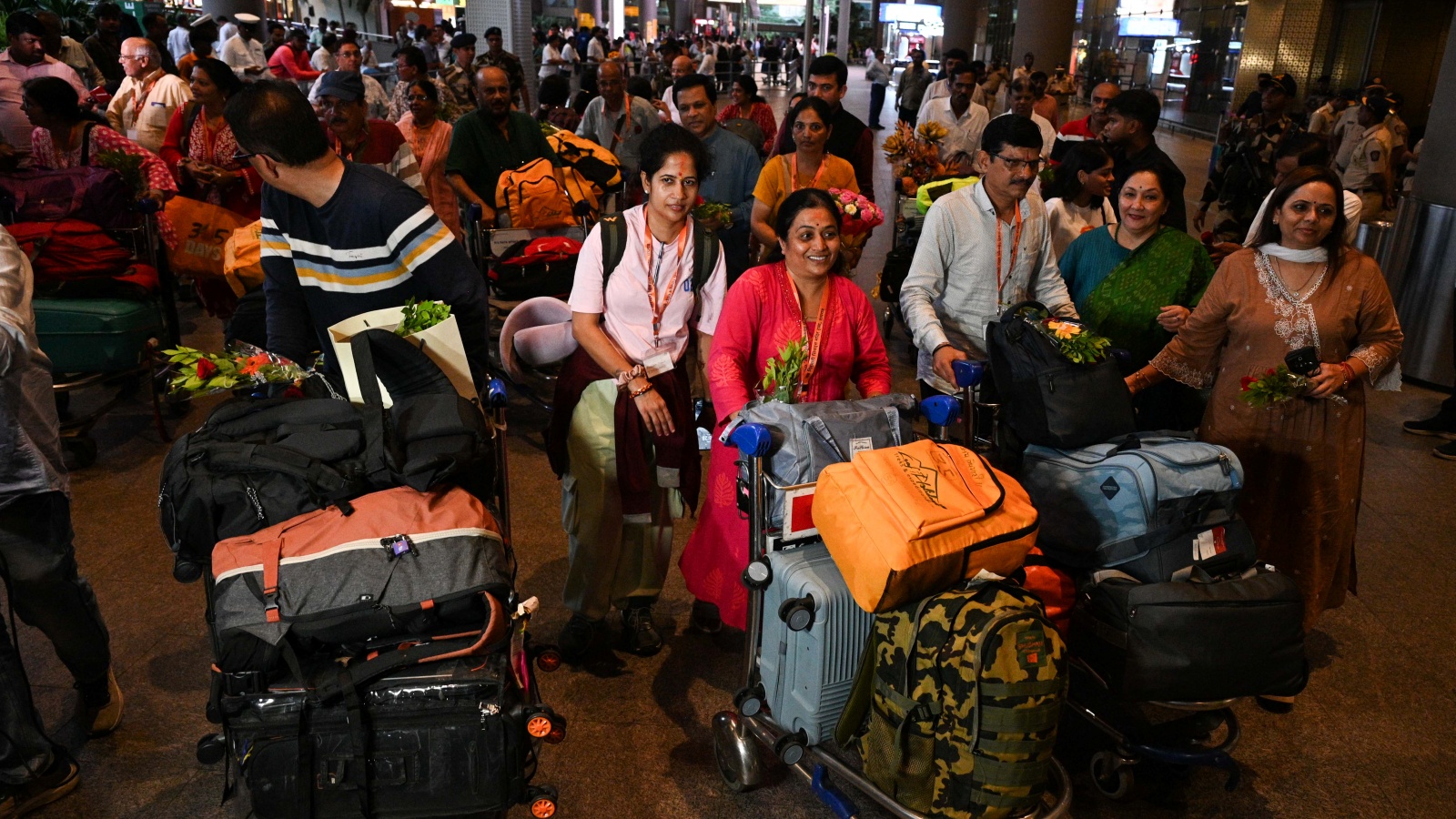 41 Mumbai Pilgrims Return from Nepal Floods