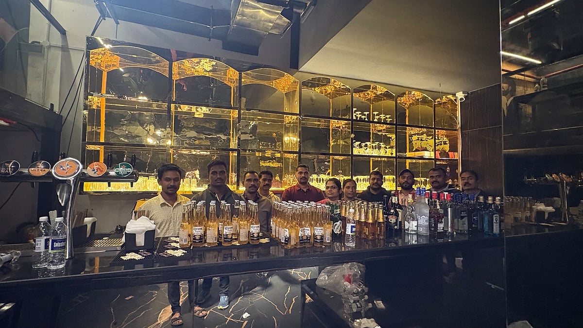 Pune Crime Branch Raids The Houz Commune Bar At 3 AM