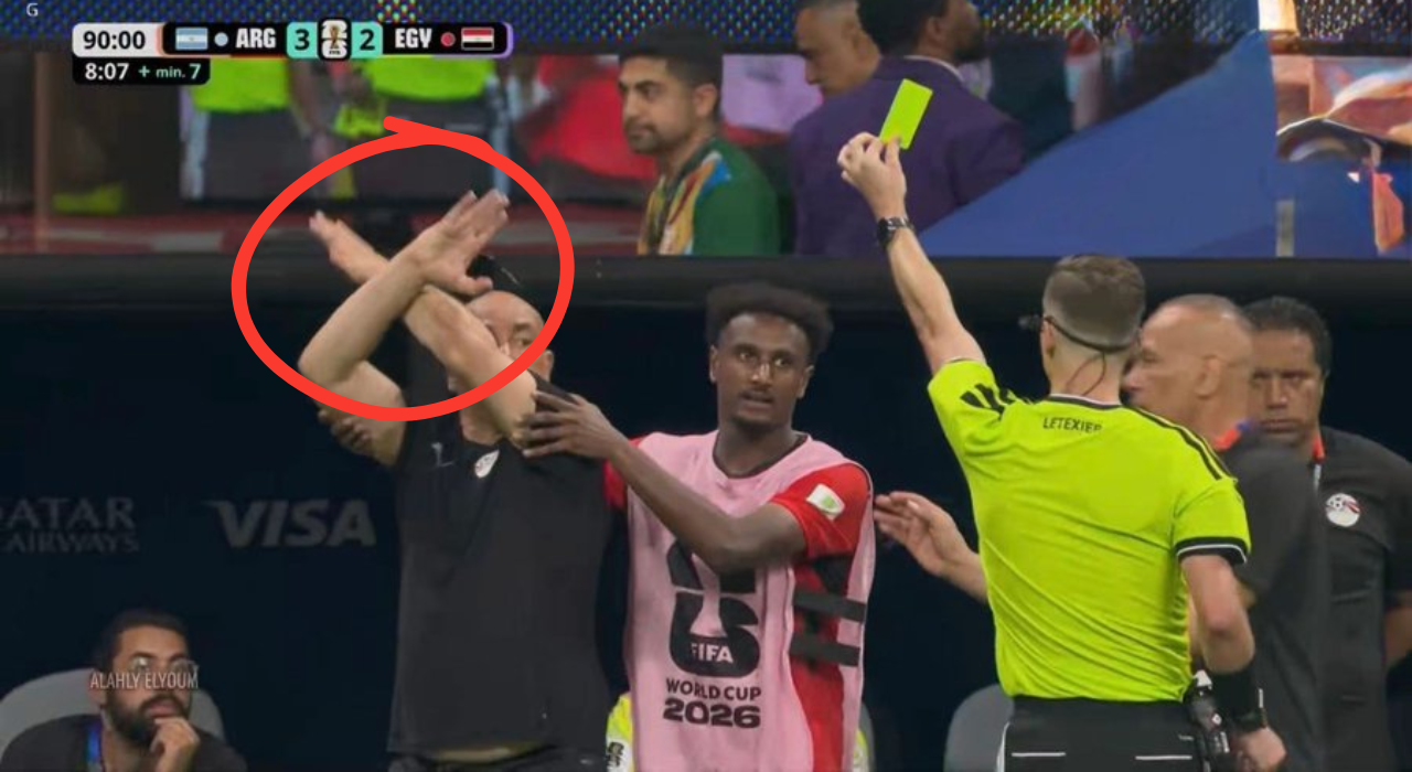 Egypt Coach Makes Controversial Gesture