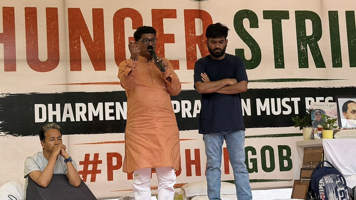 Shiv Sena MP Visits CJP Protest Site