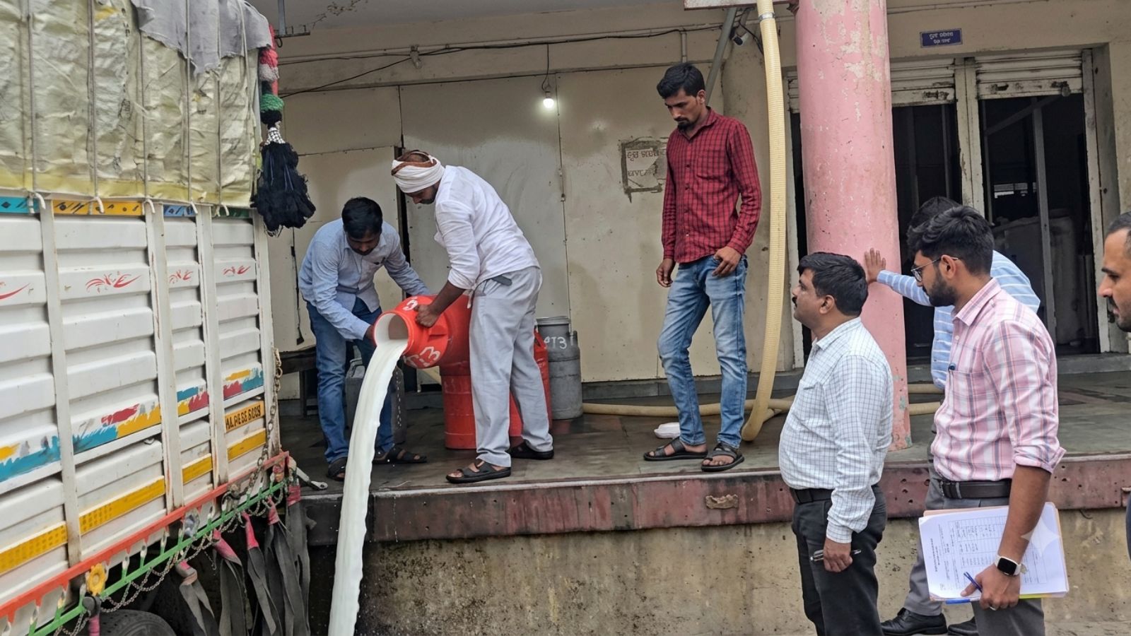 Maharashtra Raids Seize 2000 Litres of Unsafe Milk, Ice Cream