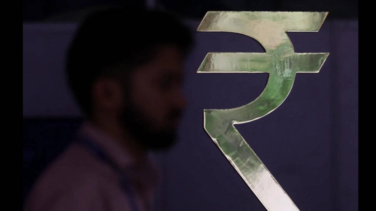Rupee Falls 7 Paise to 95.40 Against US Dollar
