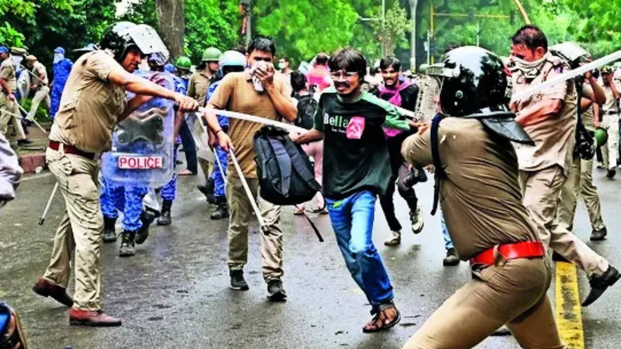 SC Forms 5-Member Panel for NEET Protests Probe