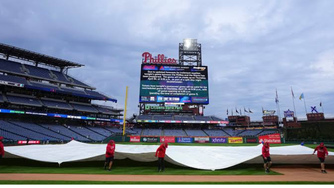 Blue Jays vs Phillies Game Delayed in Philadelphia