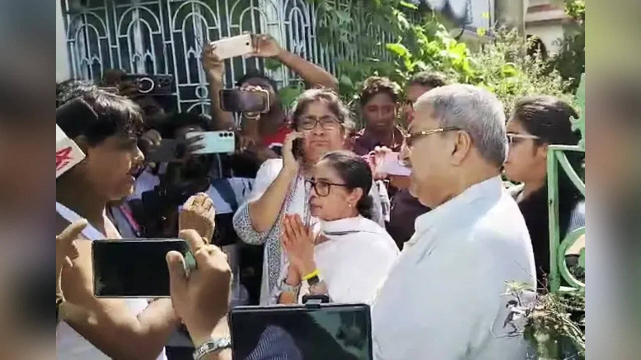 Mamata Banerjee's Car Attacked, TMC Alleges Murder Attempt