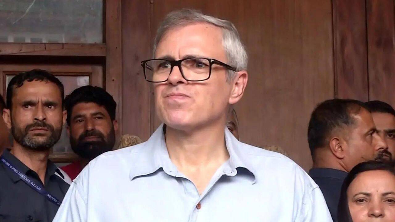 Omar Abdullah Receives Rs 100cr Legal Notice