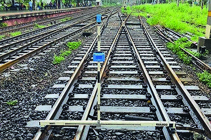 Freight Train Engine Fails, Disrupts Central Railway