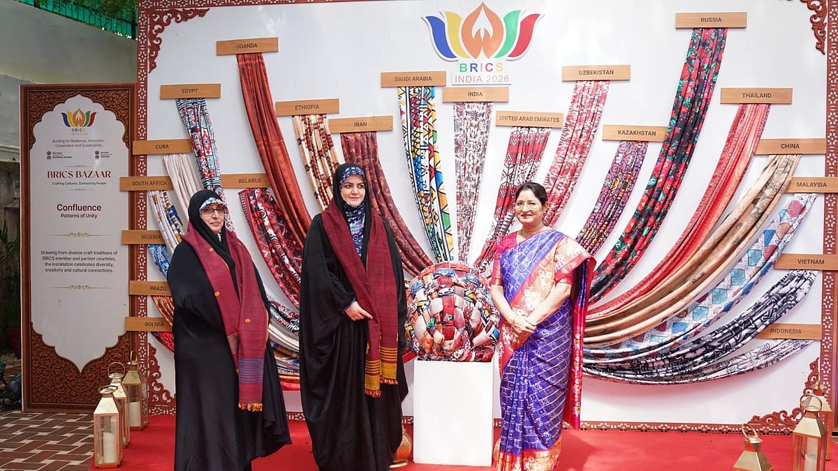 Zahra Pezeshkian Explores BRICS Bazaar In Delhi