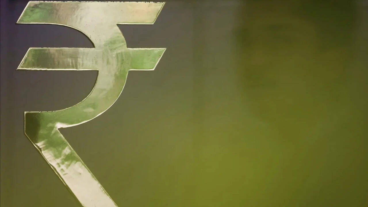Rupee Falls to 95.74 Against US Dollar