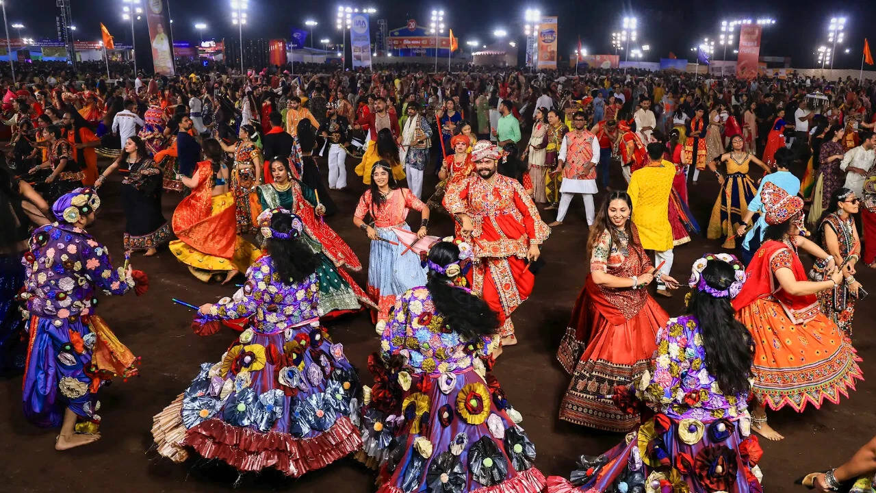 VHP Bans Muslims from Garba Events in Maharashtra