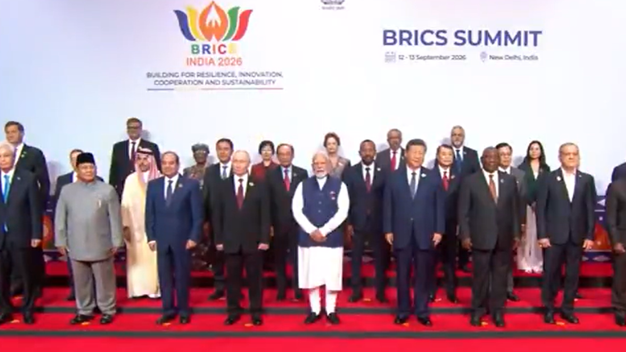 Modi, Putin, Xi Attend G20 Family Photo