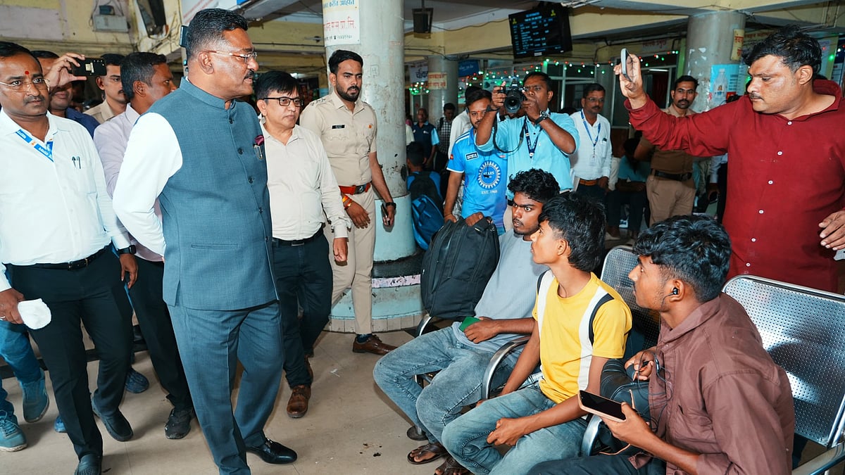Transport Minister Inspects Pune Bus Stand, Orders Fixes