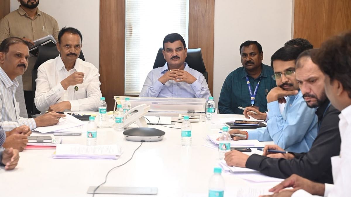 Maharashtra Minister Directs Timely Completion of Solapur SMART Project