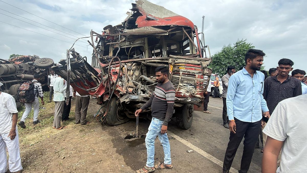 Woman Killed, 11 Injured in Nashik Bus Crash