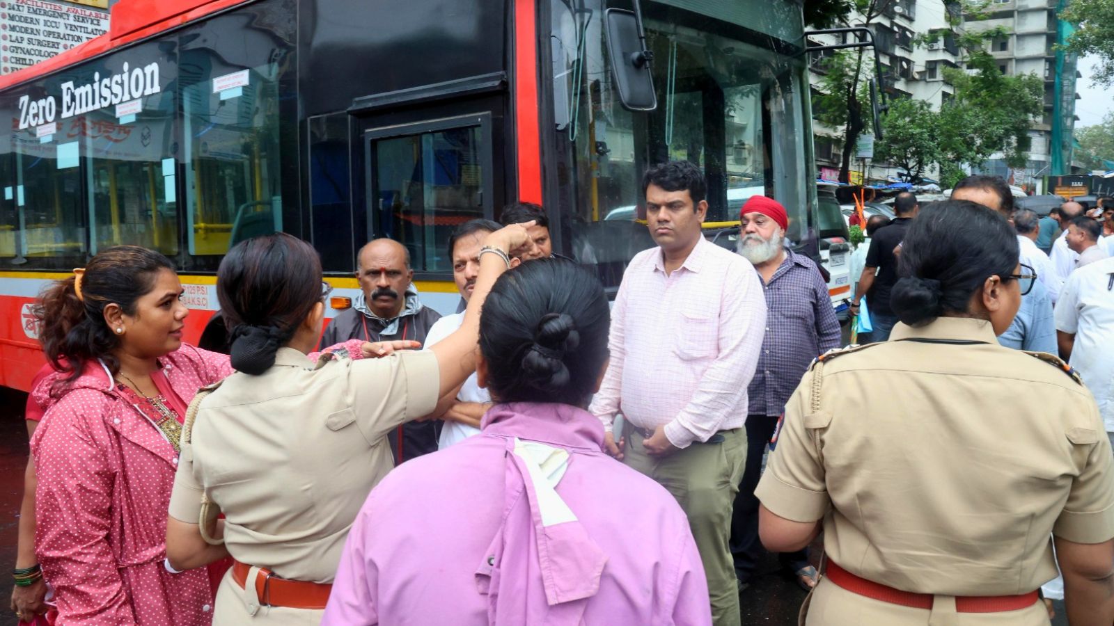 BEST Bus Crashes in Bhandup, Mumbai