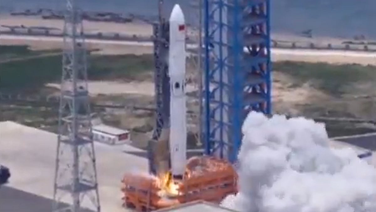 China Lands Reusable Rocket, Advances Space Program