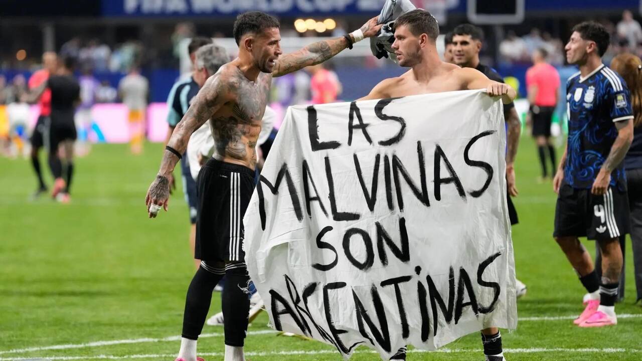 Argentina Beats England 2-1