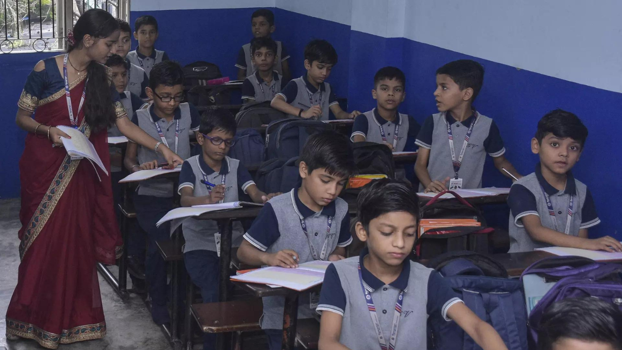 SC Asks CBSE to Exempt Class VI from 3-Language Policy