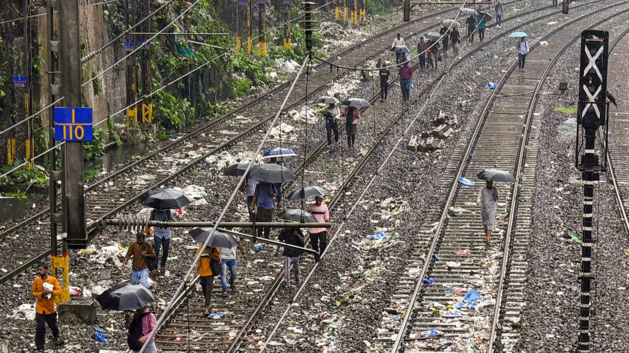 Landslide Disrupts Mumbai-Pune Rail Traffic