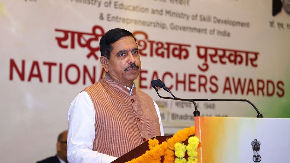 Pralhad Joshi Meets 82 National Teachers' Awardees on Teachers' Day