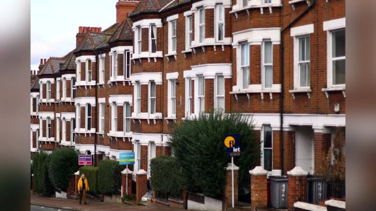 Britain Housing Market Loses Momentum