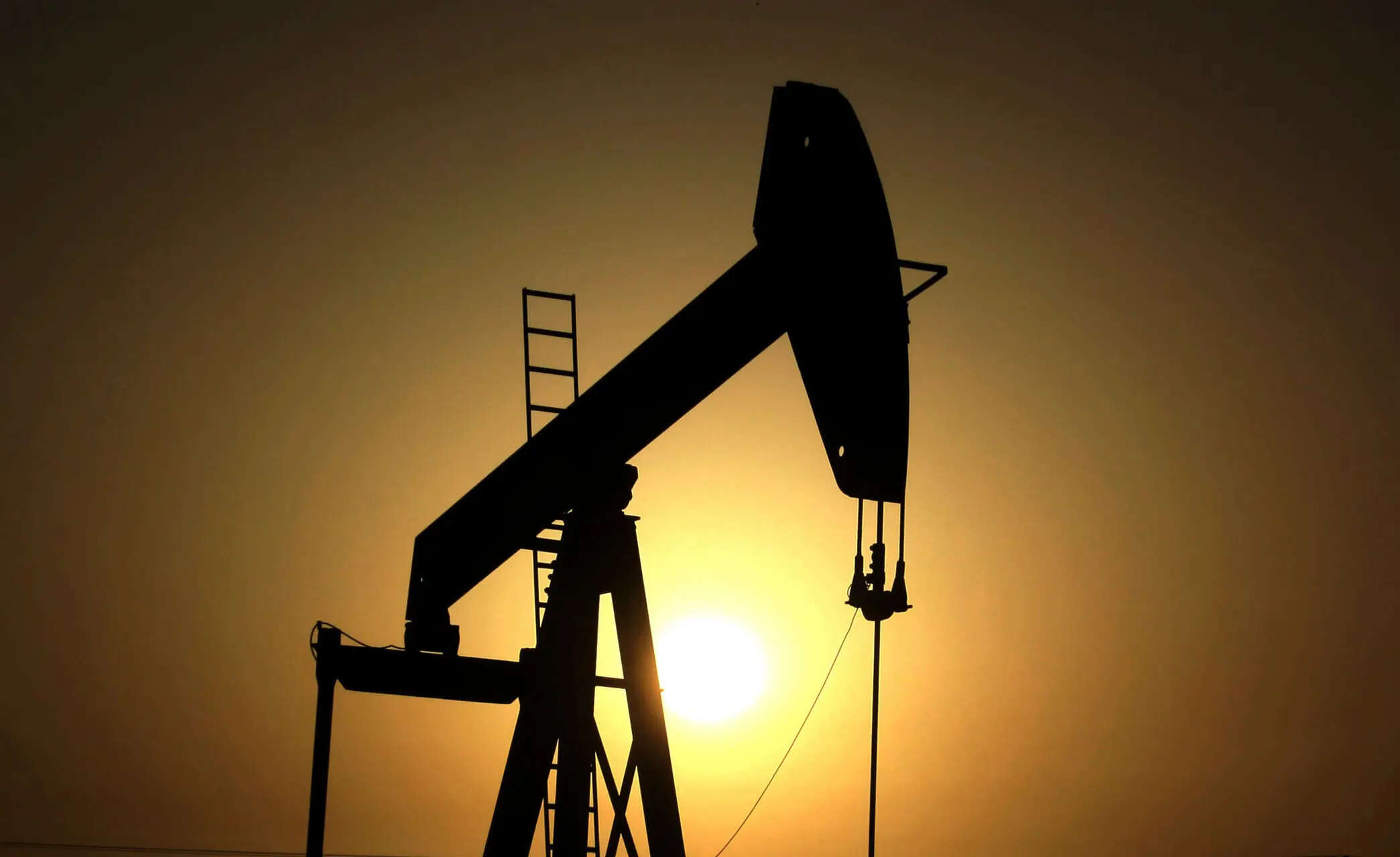 Brent Crude Hits 5-Week High Amid US-Iran Tensions
