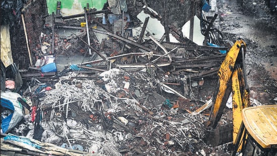 Mumbai Building Collapses, Kills Six
