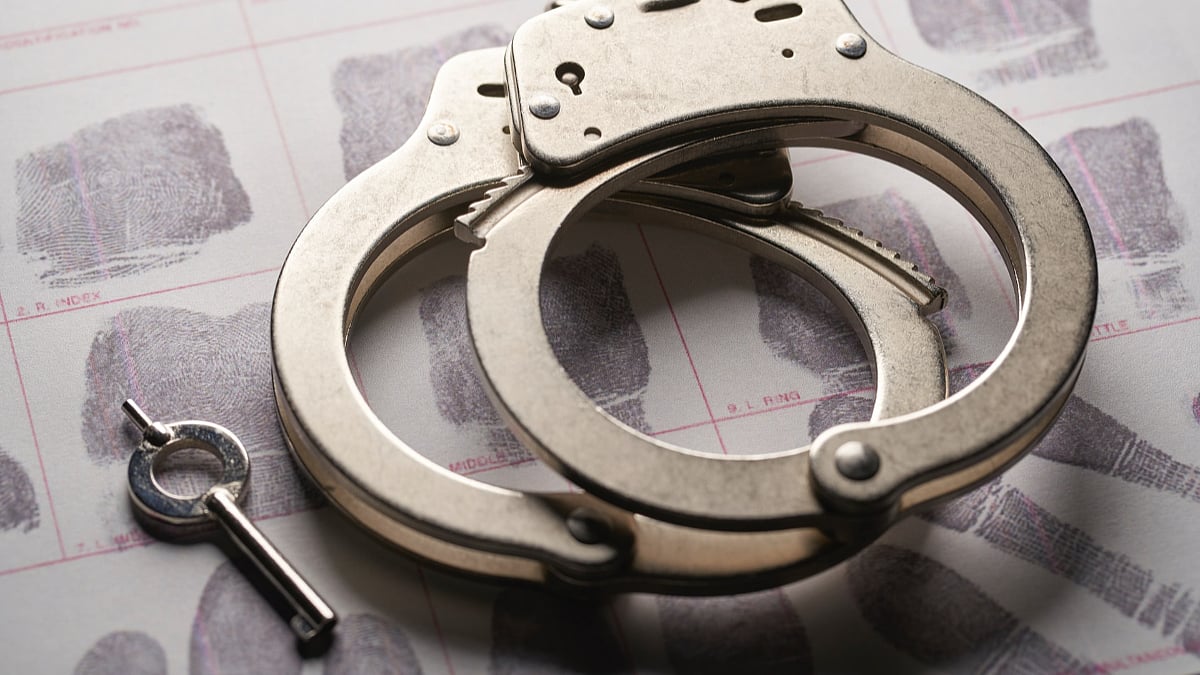 Georai Police Seize ₹9.06 Lakh Sand-Laden Pickup