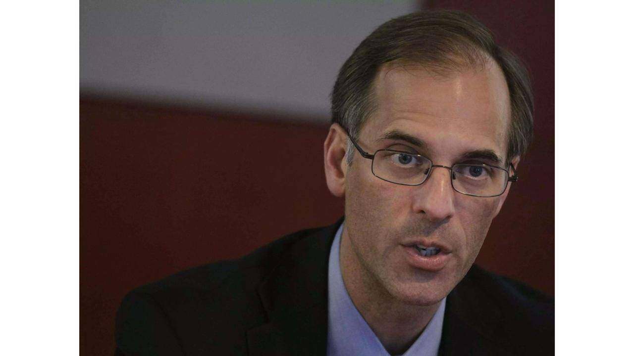 Moody's Economist Warns of Looming US Economic Crisis