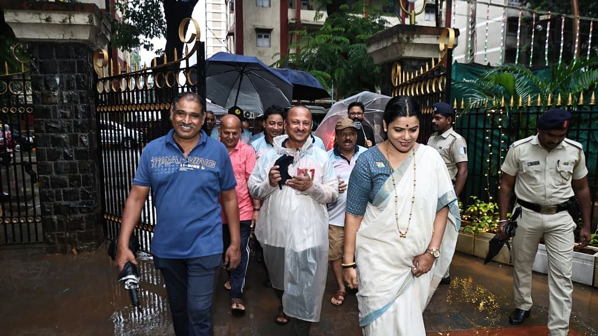 Mumbai Mayor Opens Residence For Morning Walkers