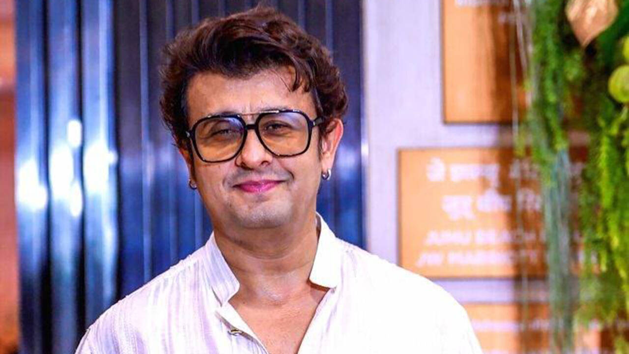 Sonu Nigam Sings During Surgery