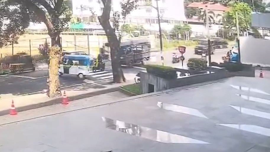 Biker Killed by Falling Iron Pipe in Kerala's Thrissur