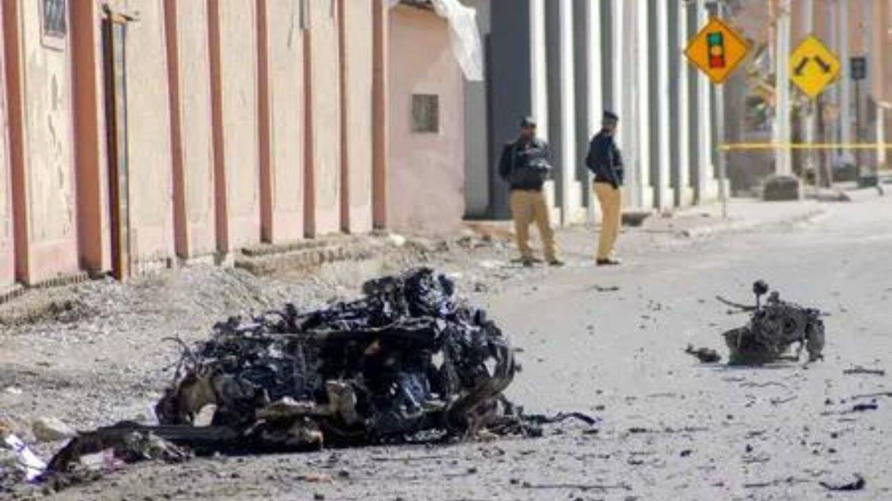 Gunmen Kill Security Official in Pakistan