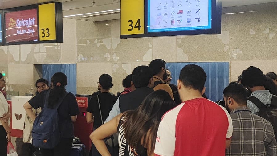SpiceJet Flight Delayed 12 Hours