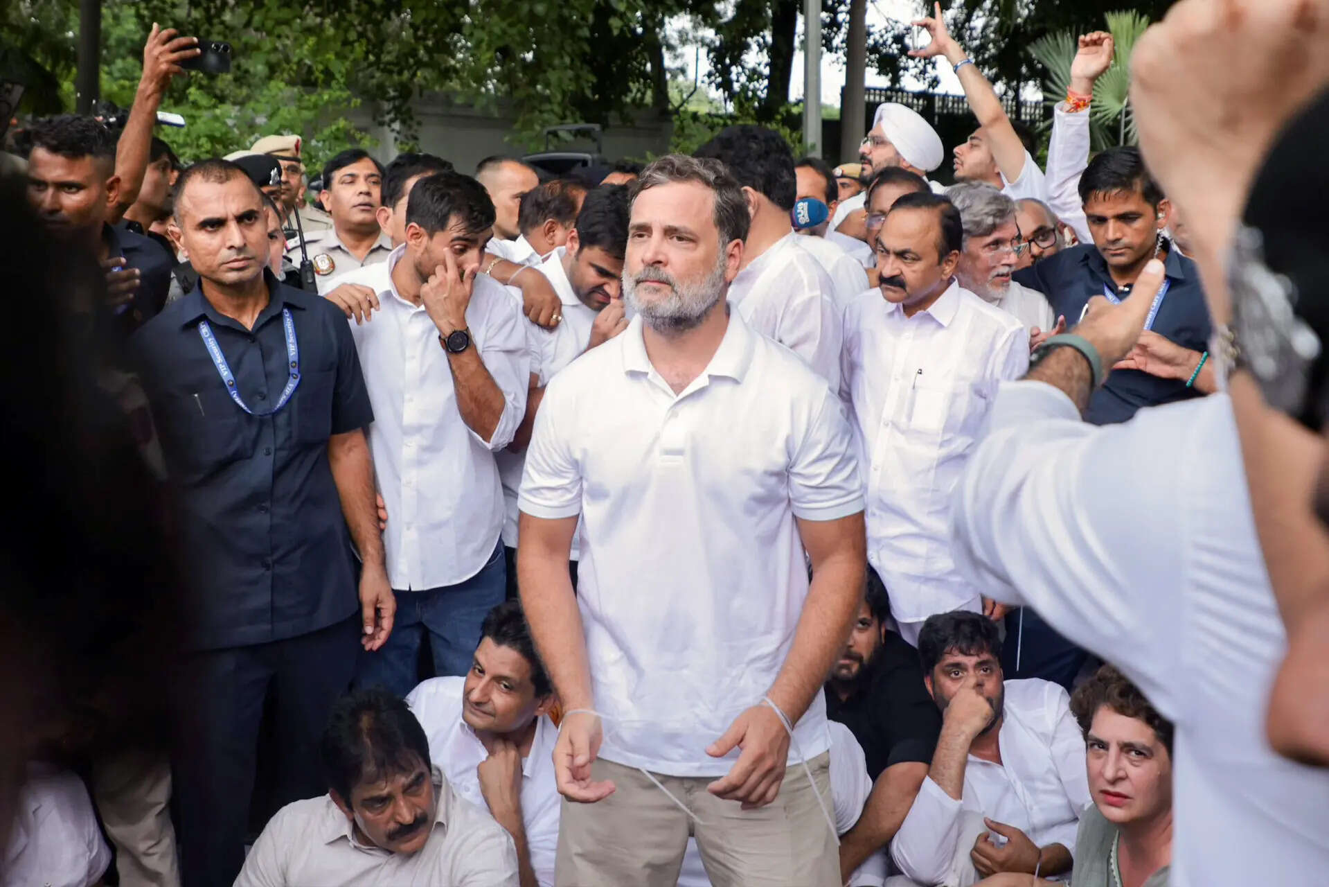AAP Alleges BJP-Congress Partnership Amid Protest