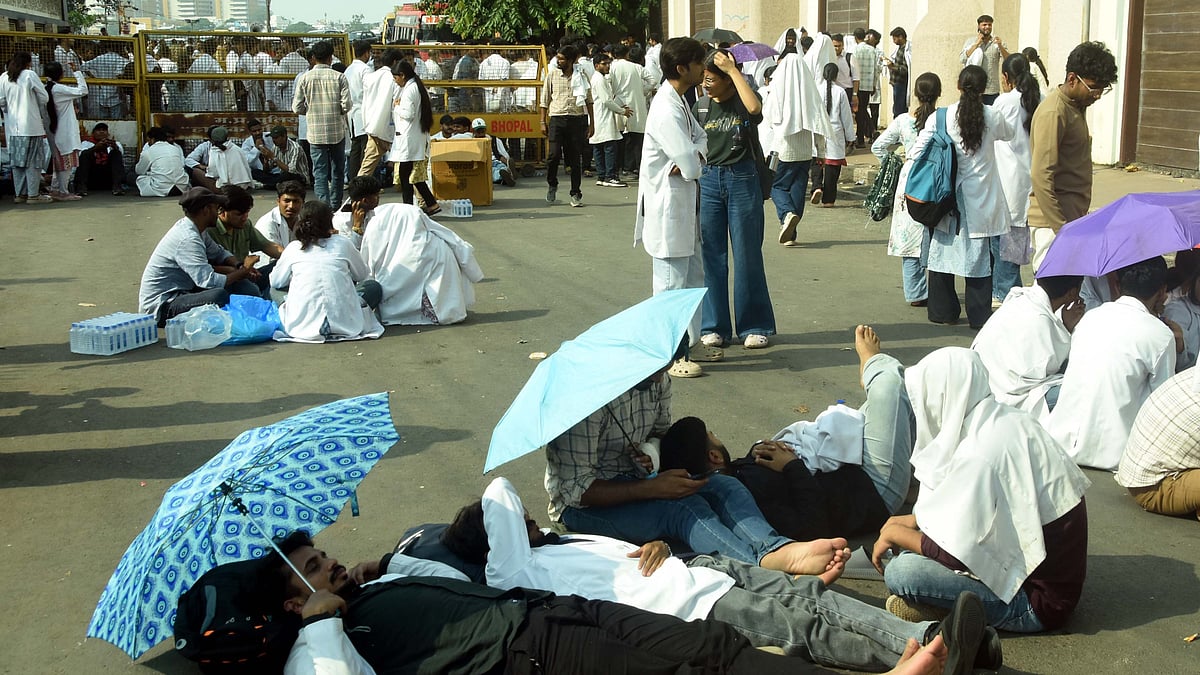 Bhopal Intern Doctors Protest Over Stipend Hike