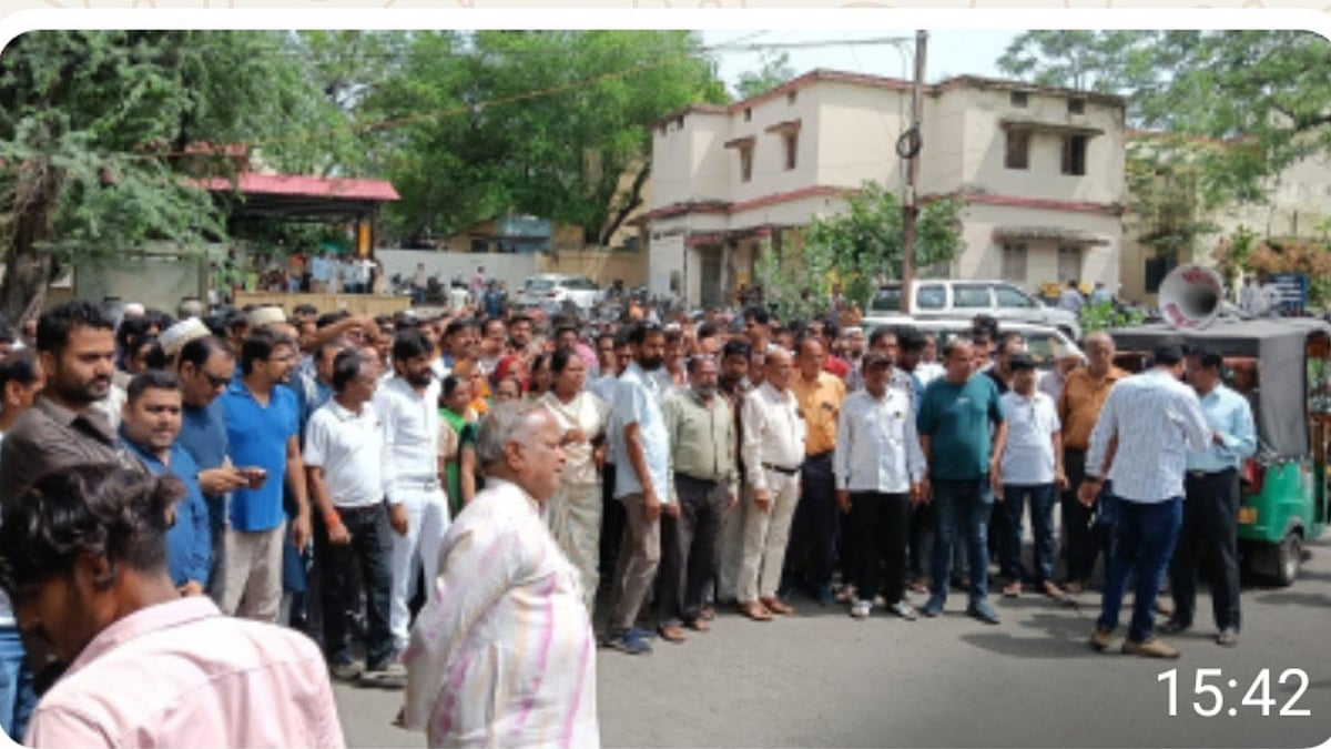 Traders Shut Down Jhabua Over Shop Redevelopment