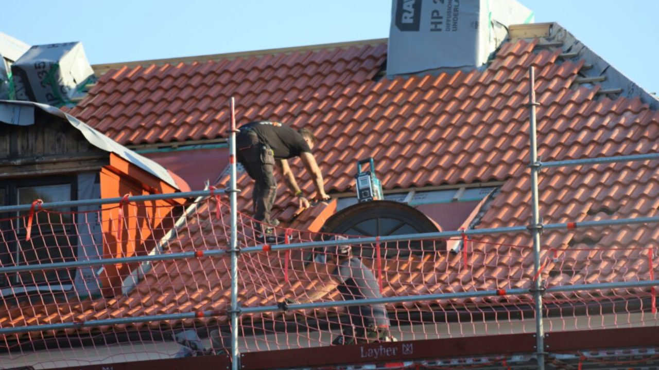 Texas Highway Test: Recycled Shingles Match Asphalt